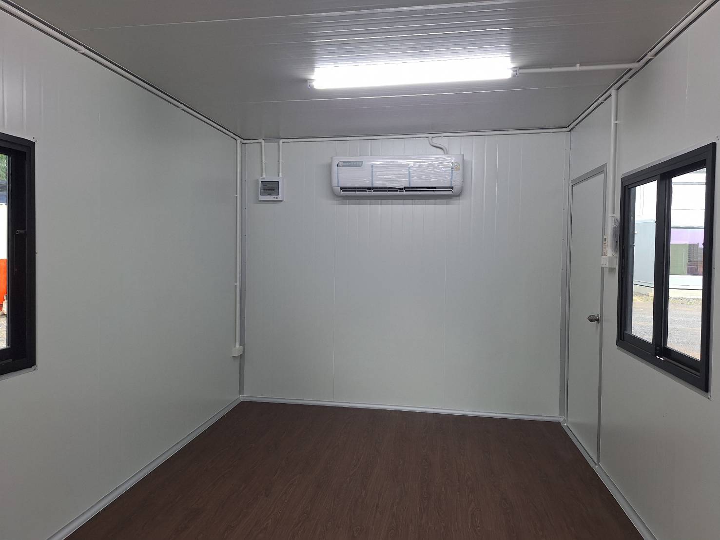 Mobile office with toilet