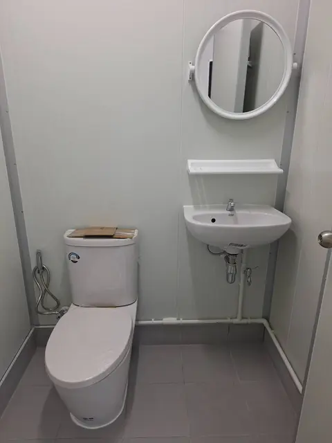 Mobile office with toilet