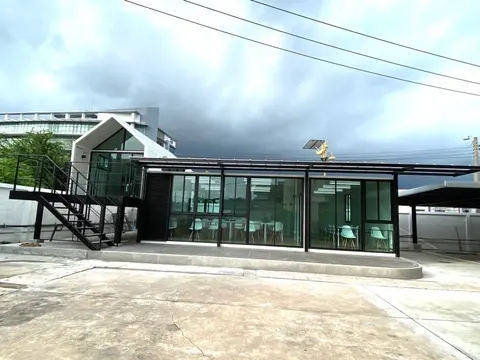 ตู้คอนเทนเนอร์ดัดแปลงหลังคาจั่ว