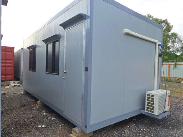 Mobile office with toilet