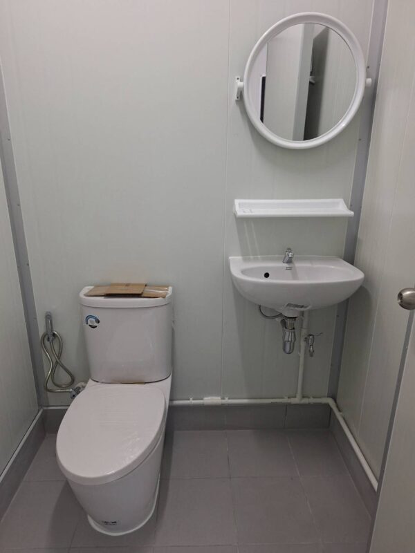 Mobile office with toilet